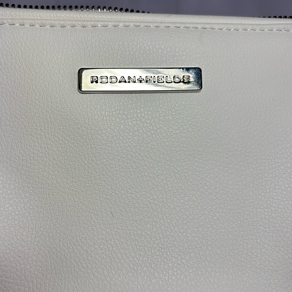 Rodan + Fields White PU Women's Cosmetics Travel Toiletry Bag - Picture 2 of 13